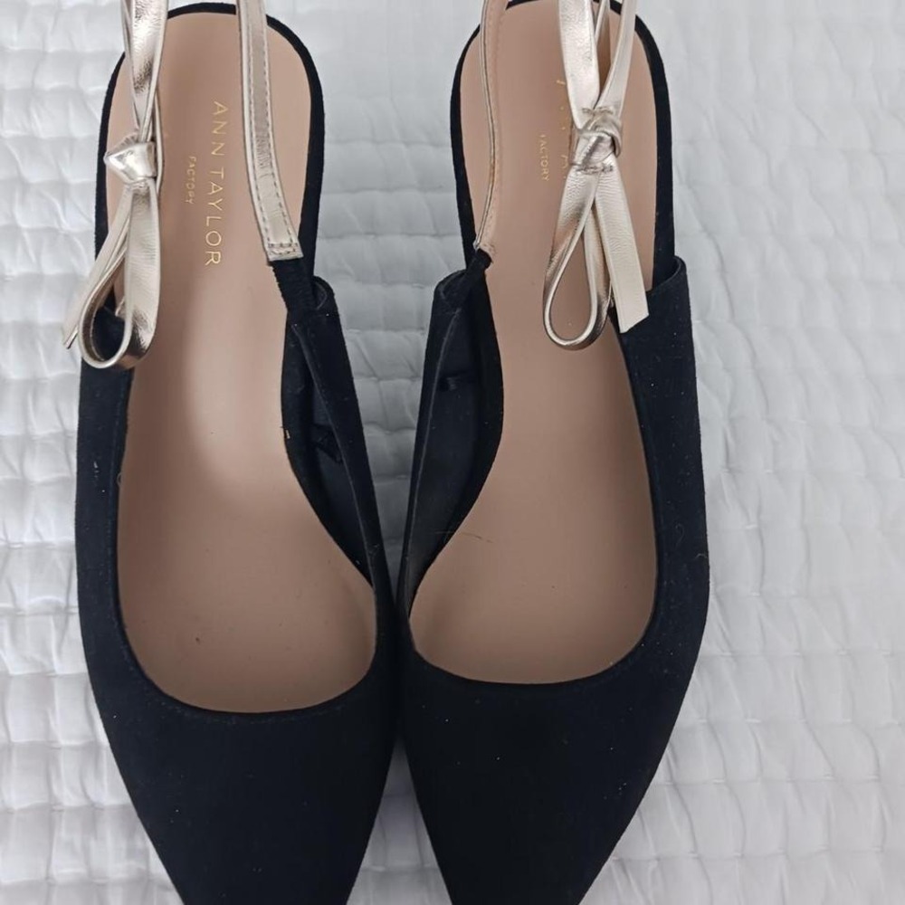 Ann Taylor Factory Black With Gold Bow Accent Sling Back Pumps Size 7.5 In EUC